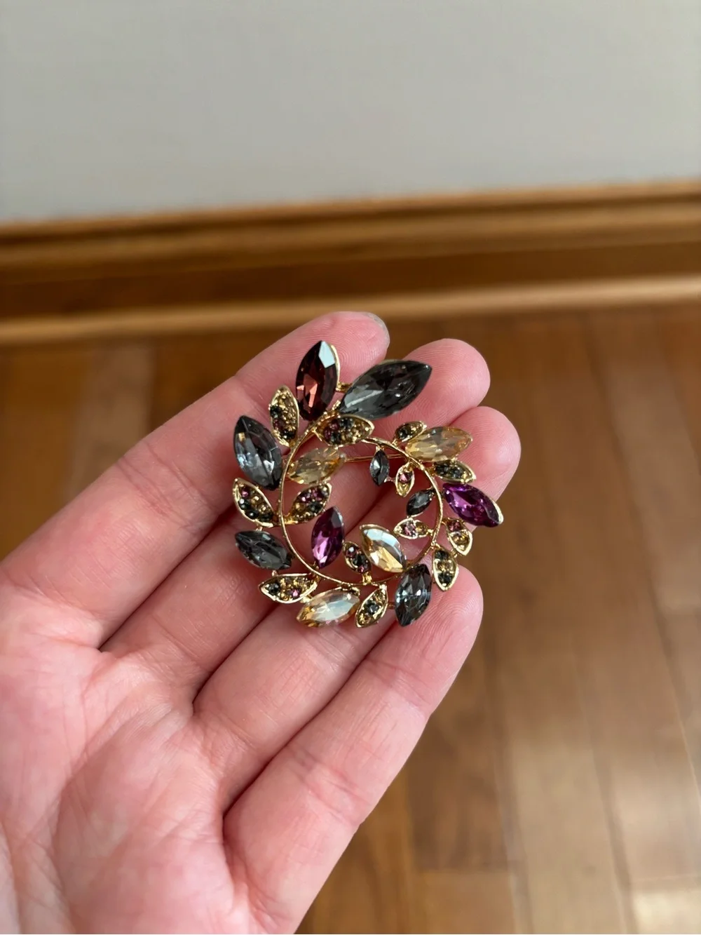 Ornate Gold Tone Vintage Inspired Leaf Brooch